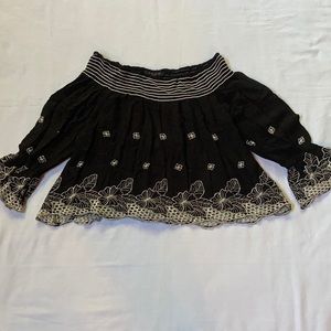 Romeo & Juliet Couture off shoulder top